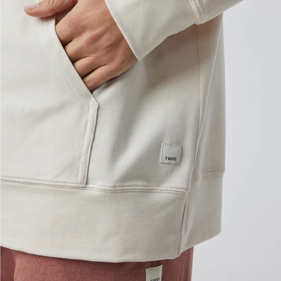 Vuori Halo Oversized Hoodie | Womens | Cream - Picture 2 of 5